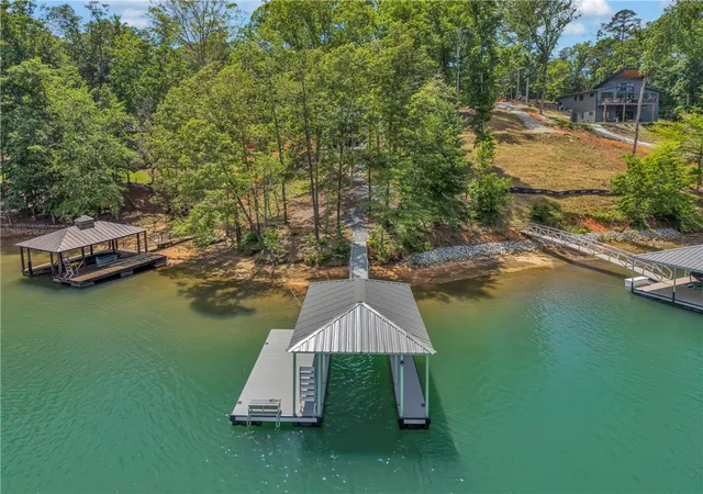 Photo 4 of Single family home for sale at 4014 Hardwood Pointe Dr, West Union, SC 29696 | MLS# 20301669 | Listing updated on 2026-08-29