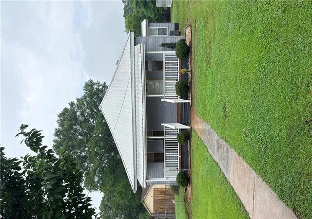 1st image of 425 E Main St, West Union, SC 29696 | MLS# 20301843
