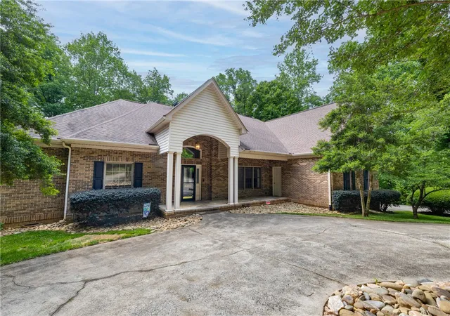 Homes for sale in Central, SC | 480 Pin Du Lac Dr, Central, SC 29630 | MLS# 20301799