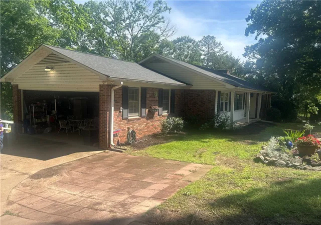 Photo 1 of Single family home for sale at 418 Saluda Rd, Williamston, SC 29697 | MLS# 20302012 | Listing updated on 2026-09-17