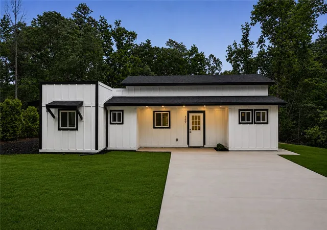 3rd image of 359 Beech Dr, Westminster, SC 29693 | MLS# 20302094