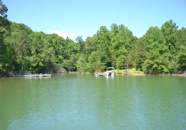 3rd image of 913 Paynes Creek Rd, Hartwell, GA 30643 | MLS# 20300013