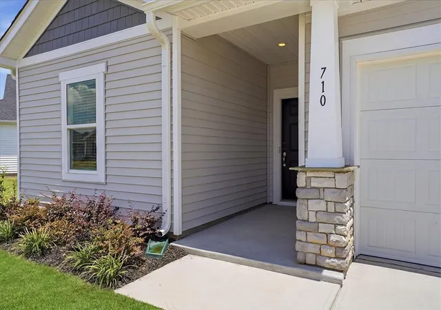 Photo 3 of Sale Pending at 710 Parry Ct, Woodruff, SC 29388 | MLS# 20301292 | Listing updated on 2026-09-15