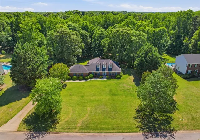 Photo 3 of Single family home for sale at 109 Wren Xing, Easley, SC 29642 | MLS# 20302142 | Listing updated on 2026-09-11