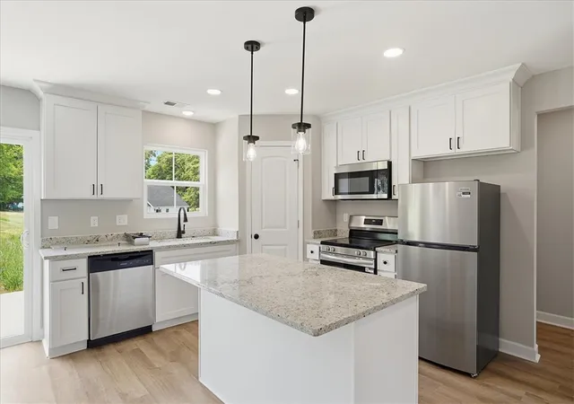 Photo 3 of Single family home for sale at 1859 Reid School Rd, Taylors, SC 29687 | MLS# 20301944 | Listing updated on 2026-06-17