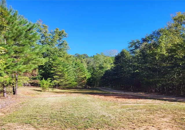 Photo 2 of Single family home for sale at 160 Tugaloo Shrs Rd, Fair Play, SC 29643 | MLS# 20302209 | Listing updated on 2026-09-28
