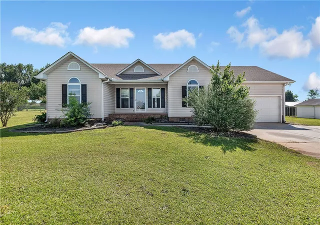 Photo 1 of Single family home for sale at 114 Meadowood Dr, Anderson, SC 29626 | MLS# 20302223 | Listing updated on 2026-06-08