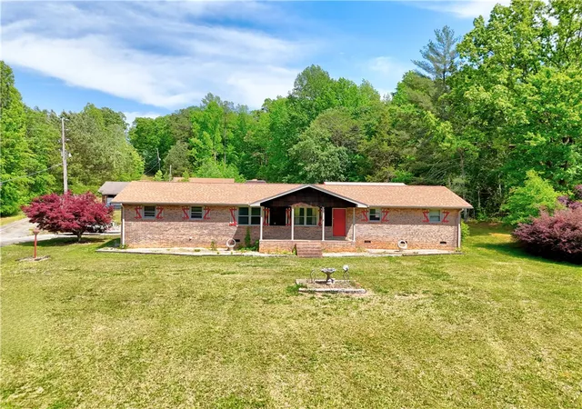 Photo 1 of Single family home for sale at 4981 Moorefield Memorial Hwy, Pickens, SC 29671 | MLS# 20302298 | Listing updated on 2026-10-07