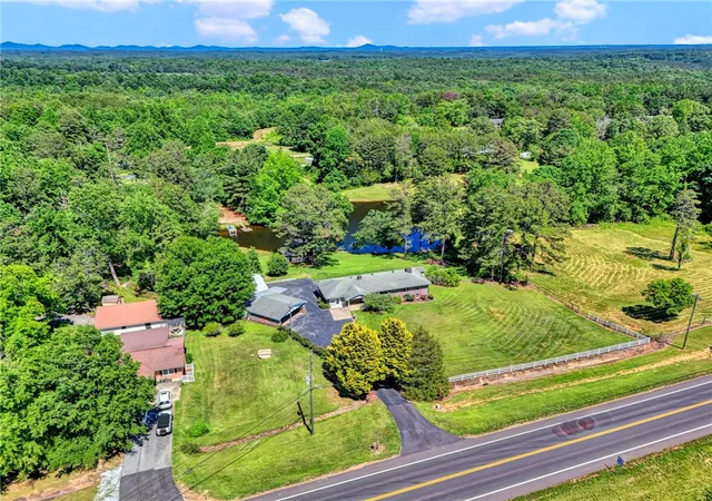 Homes for sale in Walhalla, SC | 7876 N Hwy 11, Walhalla, SC 29691 | MLS# 20302323