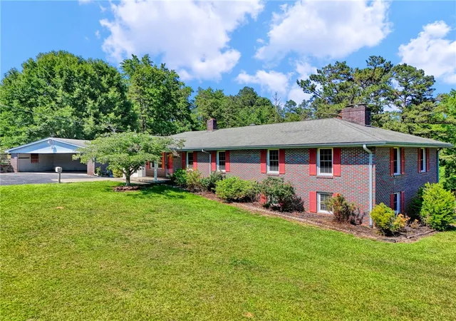 Photo 3 of Single family home for sale at 7876 N Highway 11, Walhalla, SC 29691 | MLS# 20302323 | Listing updated on 2026-08-27