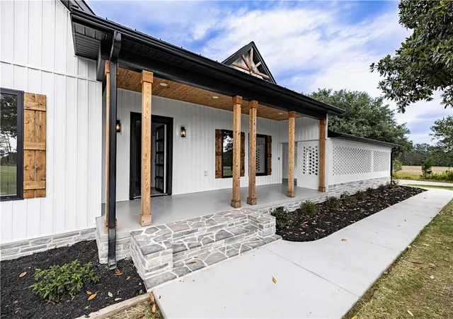 Photo 3 of Single family home for sale at 2817 Broadway Lake Rd, Anderson, SC 29621 | MLS# 20302314 | Listing updated on 2026-06-08