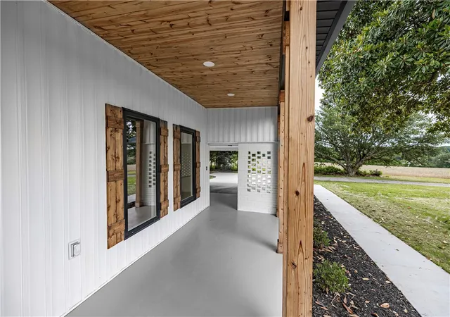 Photo 4 of Single family home for sale at 2817 Broadway Lake Rd, Anderson, SC 29621 | MLS# 20302314 | Listing updated on 2026-06-08