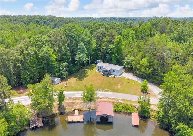 Photo 3 of Manufactured home for sale at 334 Lake Becky Rd, Mountain  Rest, SC 29664 | MLS# 20302384 | Listing updated on 2026-09-14
