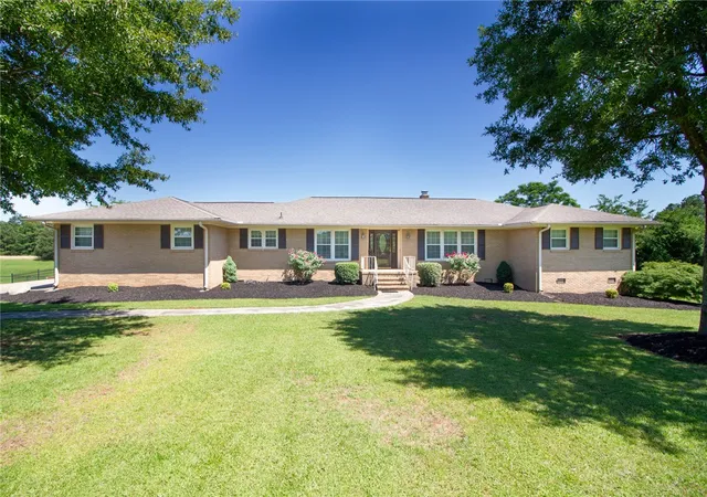 Homes for sale in Townville, SC | 230 Jenkins Cir, Townville, SC 29689 | MLS# 20302387