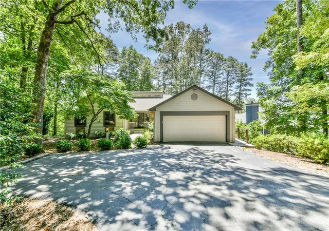Photo 3 of Single family home for sale at 7 Spy Glass Ln, Salem, SC 29676 | MLS# 20302234 | Listing updated on 2026-09-07