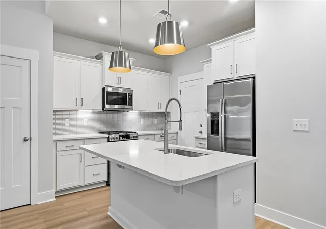 Photo 3 of Townhouse for sale at 122 Silo Ridge Dr, Anderson, SC 29621 | MLS# 20302463 | Listing updated on 2026-09-03