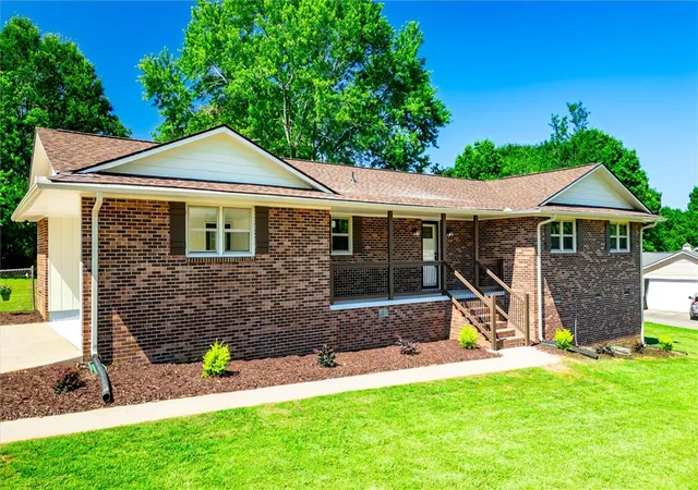 Photo 1 of Single family home for sale at 221 Greenland Rd, Anderson, SC 29626 | MLS# 20302451 | Listing updated on 2026-07-25
