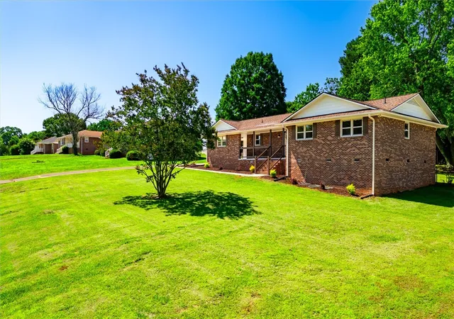 Photo 2 of Single family home for sale at 221 Greenland Rd, Anderson, SC 29626 | MLS# 20302451 | Listing updated on 2026-07-25
