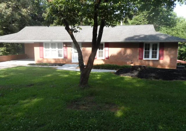 2nd image of 2011 Forest Dr, Seneca, SC 29672 | MLS# 20302551