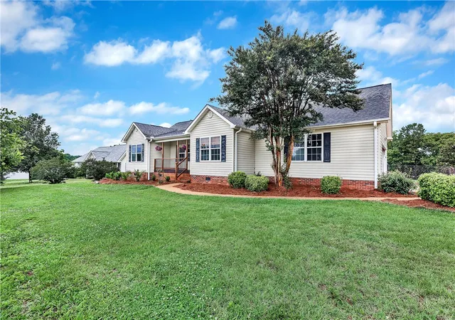 Homes for sale in Anderson, SC | 116 Mcclain Lake Dr, Anderson, SC 29625 | MLS# 20302569