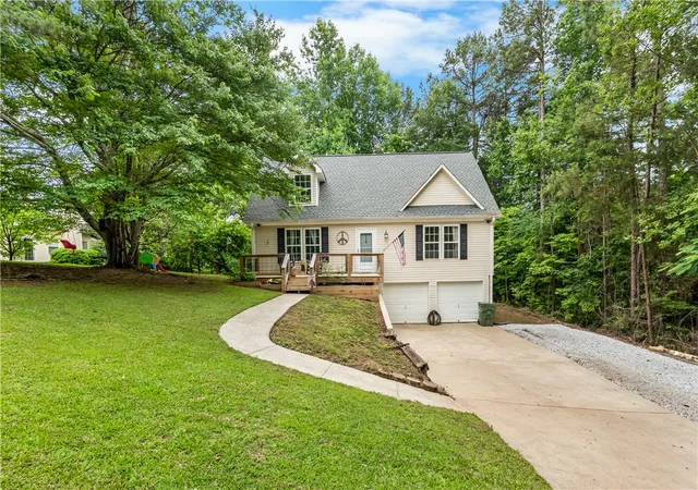 Homes for sale in Walhalla, SC | 116 Jamlette Dr, Walhalla, SC 29691 | MLS# 20302585