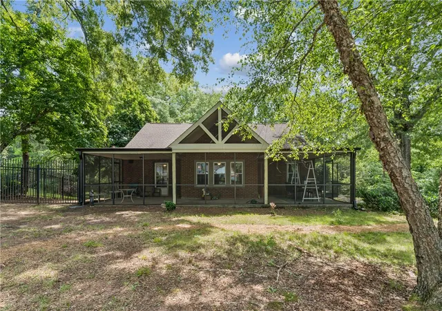 Photo 1 of Single family home for sale at 321 S Pine St, Walhalla, SC 29691 | MLS# 20302578 | Listing updated on 2026-09-06