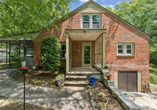 Photo 4 of Single family home for sale at 321 S Pine St, Walhalla, SC 29691 | MLS# 20302578 | Listing updated on 2026-09-06
