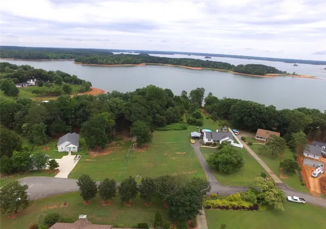 Homes for sale in Townville, SC | 3 N Windy Pt, Townville, SC 29689 | MLS# 20302409