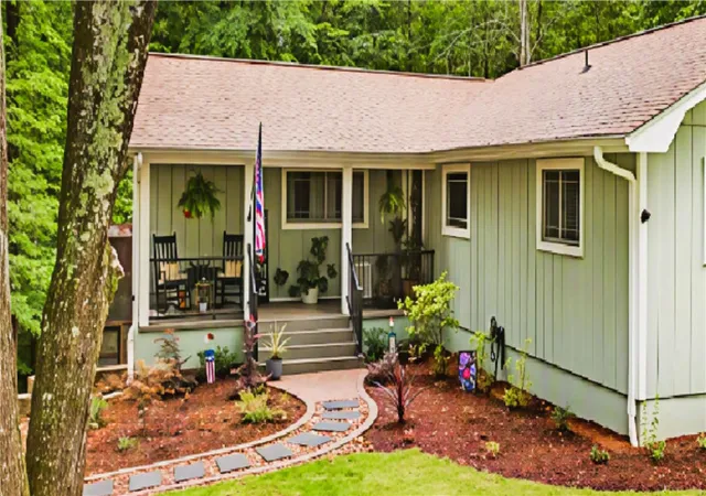 Homes for sale in Westminster, SC | 103 Pineneedle Dr, Westminster, SC 29693 | MLS# 20302306