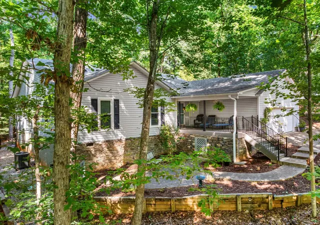 Homes for sale in Westminster, SC | 1303 S Arrowhead Dr Dr, Westminster, SC 29693 | MLS# 20302637