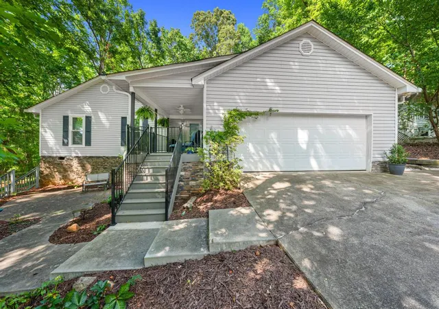 Homes for sale in Westminster, SC | 1303 S Arrowhead Dr Dr, Westminster, SC 29693 | MLS# 20302637