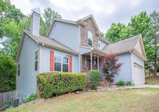 Photo 2 of Single family home for sale at 520 Abberly Ln, Boiling Springs, SC 29316 | MLS# 20302431 | Listing updated on 2026-09-11