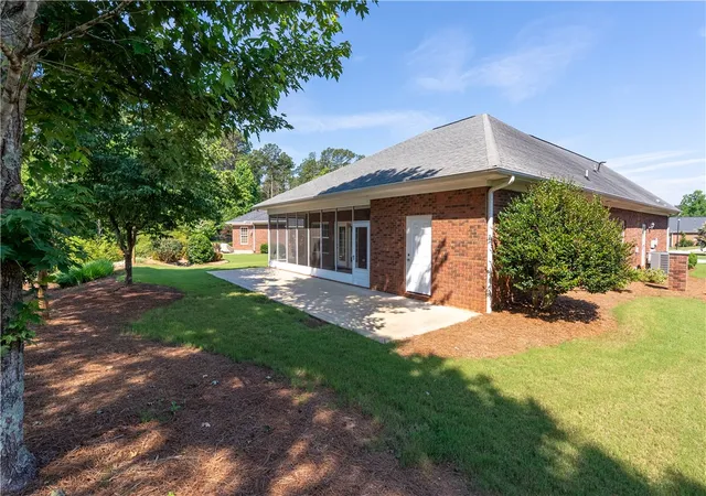 Photo 3 of Single family home for sale at 703 Nottingham Ct, Seneca, SC 29672 | MLS# 20302643 | Listing updated on 2026-09-15
