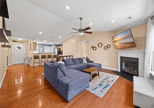 4th image of 120 Crescent Creek Ct, Greenville, SC 29605 | MLS# 20302790