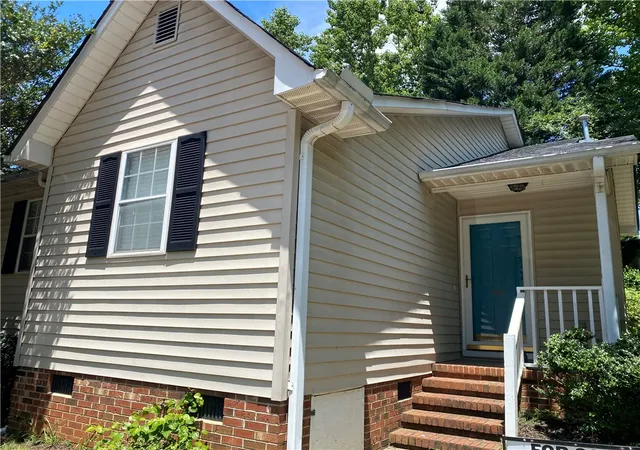 Photo 3 of Townhouse for sale at 406 N Pointe Crk, Anderson, SC 29625 | MLS# 20302772 | Listing updated on 2026-10-14