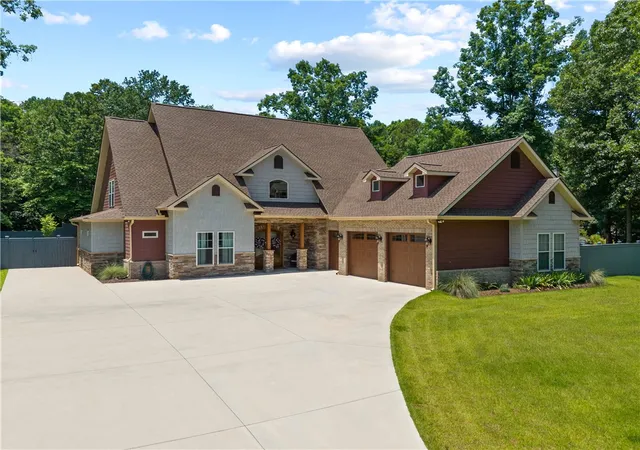 Homes for sale in Fair Play, SC | 218 Riverlake Rd, Fair Play, SC 29643 | MLS# 20302633