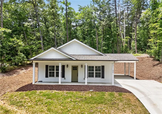 Homes for sale in Westminster, SC | 450 Lucky St, Westminster, SC 29693 | MLS# 20302731