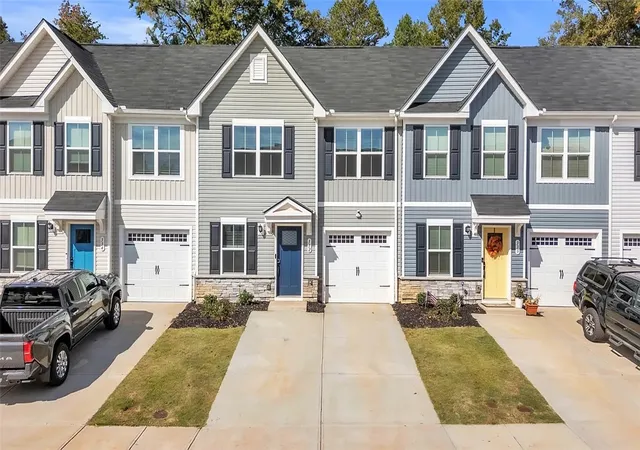 Photo 1 of Sale Pending at 332 Kensley Dr, Greenville, SC 29617 | MLS# 20302295 | Listing updated on 2026-10-01