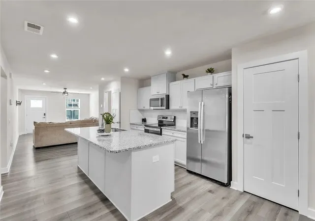 Photo 4 of Sale Pending at 332 Kensley Dr, Greenville, SC 29617 | MLS# 20302295 | Listing updated on 2026-10-01