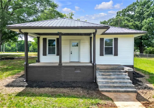 Homes for sale in Pelzer, SC | 301 Anderson St, Pelzer, SC 29669 | MLS# 20302847
