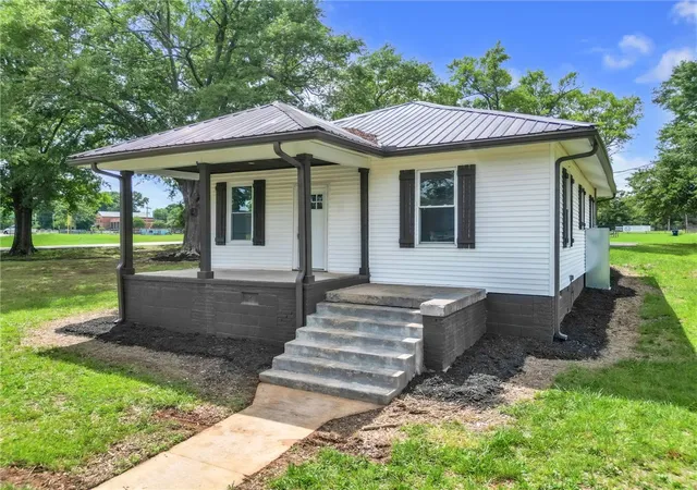 Homes for sale in Pelzer, SC | 301 Anderson St, Pelzer, SC 29669 | MLS# 20302847