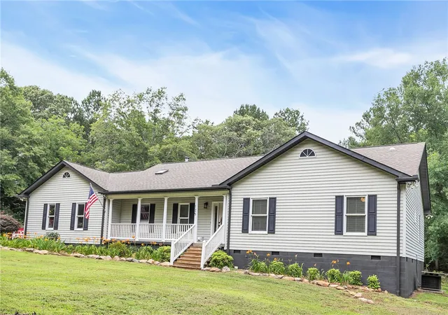 Photo 2 of Sale Pending at 125 Christie Ln, Piedmont, SC 29673 | MLS# 20302756 | Listing updated on 2026-07-09