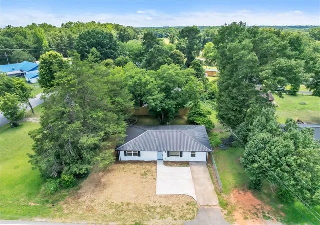 Homes for sale in Williamston, SC | 7 Beaverdam Rd, Williamston, SC 29697 | MLS# 20302684