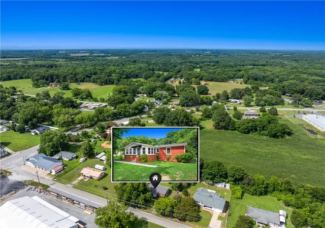 Homes for sale in Fair Play, SC | 489 Durham Rd, Fair Play, SC 29643 | MLS# 20302682