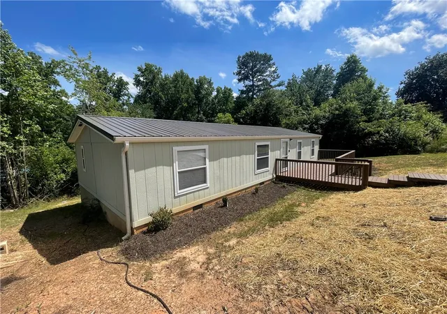 Homes for sale in Seneca, SC | 303 Manor Ln, Seneca, SC 29672 | MLS# 20302894