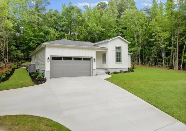 Homes for sale in Westminster, SC | 239 Camellia St, Westminster, SC 29693 | MLS# 20302791