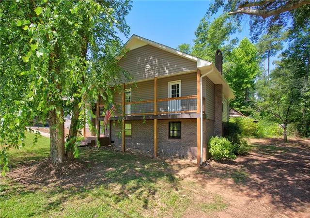 Photo 2 of Single family home for sale at 712 Beech Dr, Seneca, SC 29678 | MLS# 20302797 | Listing updated on 2026-07-27