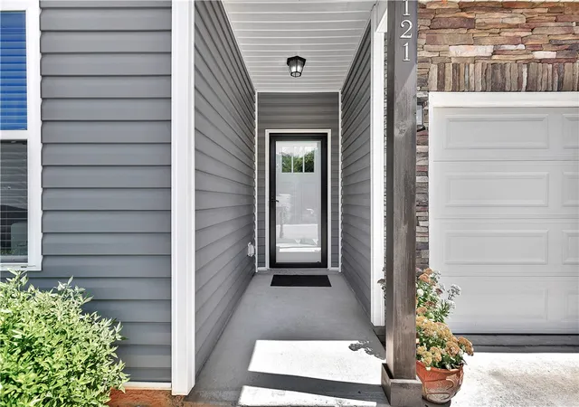Photo 3 of Townhouse for sale at 121 Ventura St, Anderson, SC 29621 | MLS# 20302929 | Listing updated on 2026-09-11