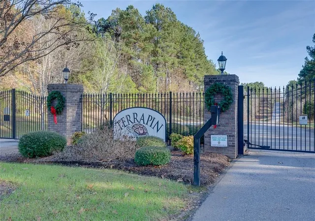 Homes for sale in Hodges, SC | 333 Terrapin Pointe, Hodges, SC 29653 | MLS# 20302936