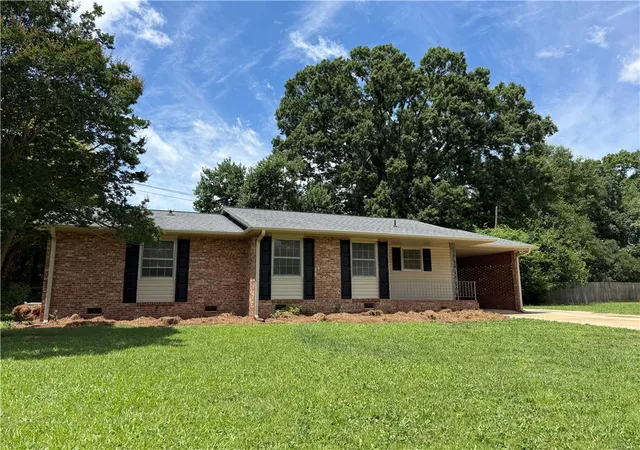 Photo 2 of Single family home for sale at 1507 E Calhoun St, Anderson, SC 29621 | MLS# 20302902 | Listing updated on 2026-09-01